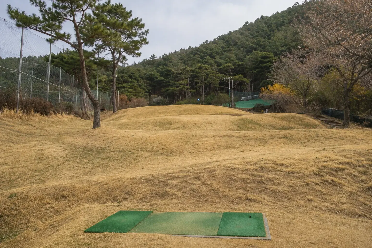 시설 특징을 참고해 AI로 생성한 이미지 · 실제 시설 사진 아님